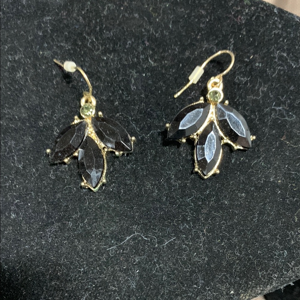 Elegant Black and Gold Leaf‎ Earrings - 8058
